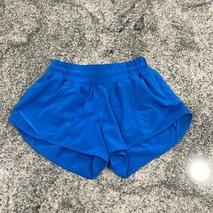 Lululemon Poolside Hotty Hot Low Rise Lined Shorts 2.5